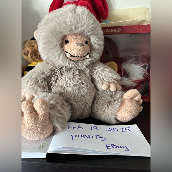 Jellycat Bo Bigfoot - RARE FIND (BNWT) - Picture 3 of 5